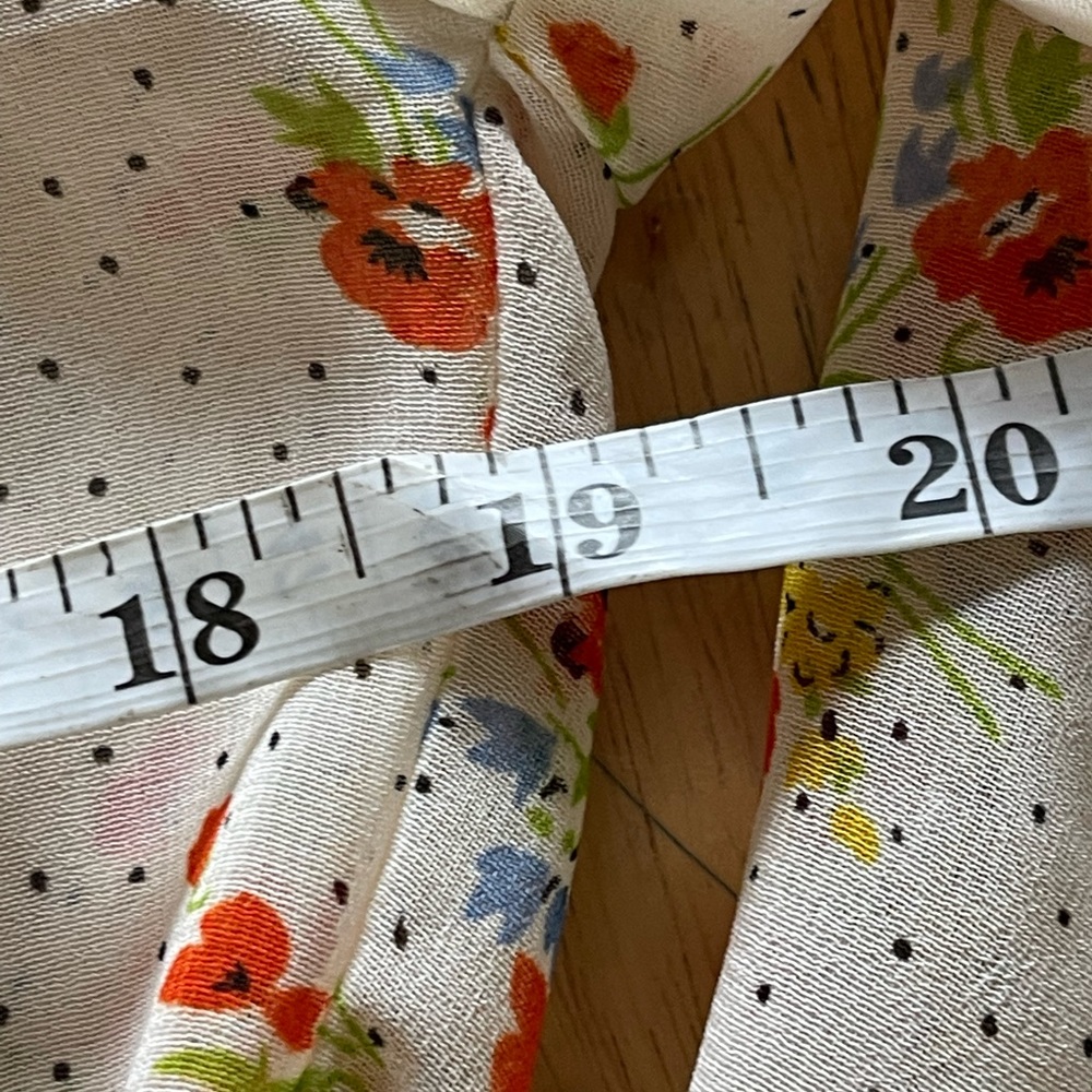 Pretty Flowered Blouse Lightweight - image 6